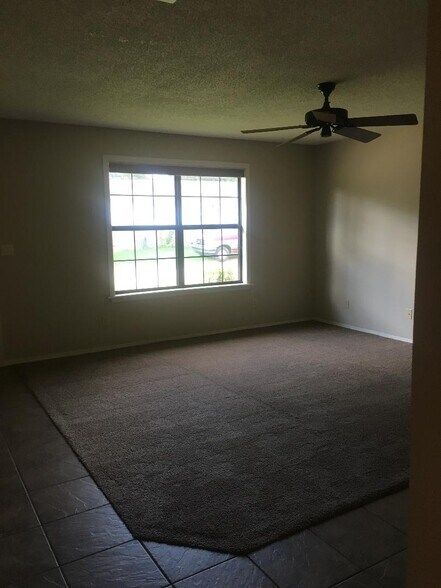 Living - 103 Bean St