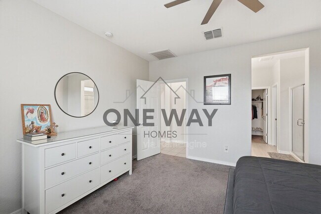 Building Photo - 392 S 194th Ln