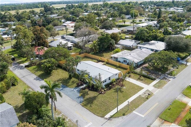 Building Photo - 901 E Madison Ave