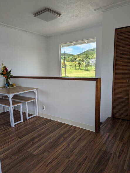 Dining area at the top of the entry stairs - 44-511 Kaneohe Bay Dr