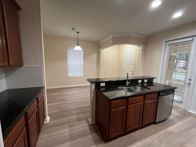 Building Photo - 12856 Salomon Cove Dr