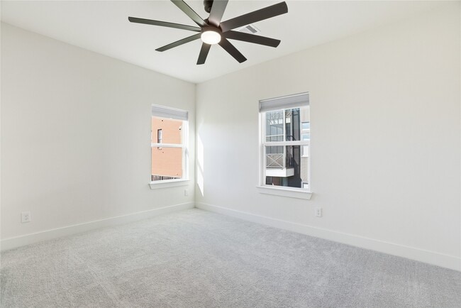 Building Photo - 712 Delano St