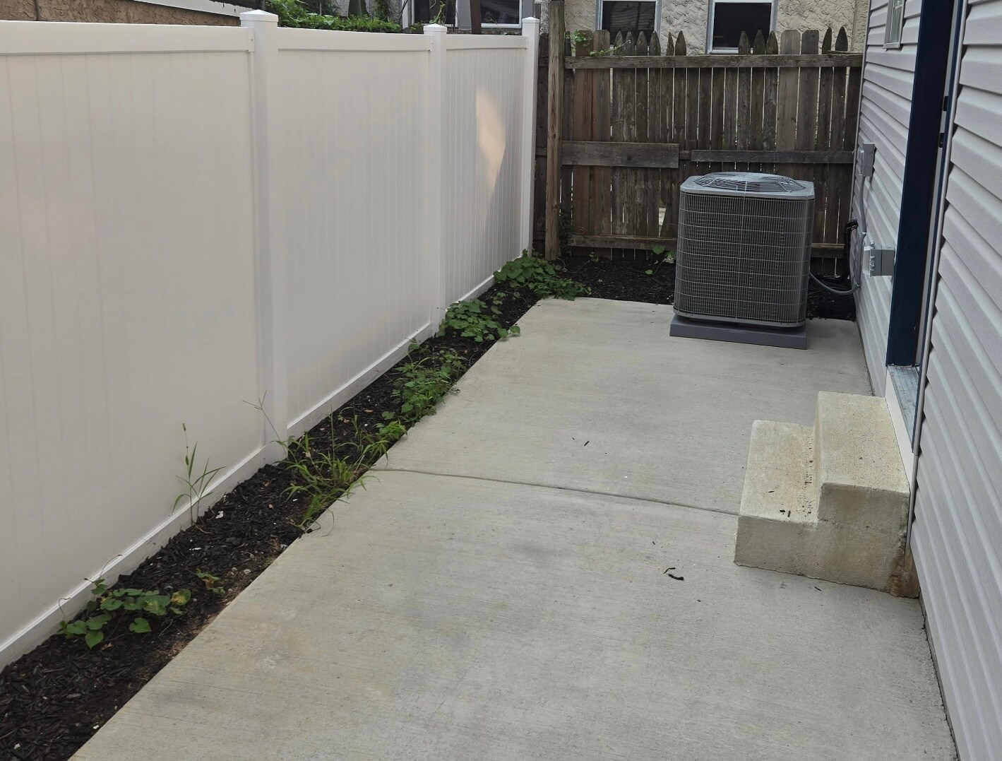 Courtyard - 2214 E York St