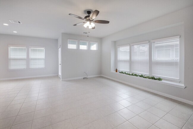 Building Photo - 112 Eagle Lake Dr