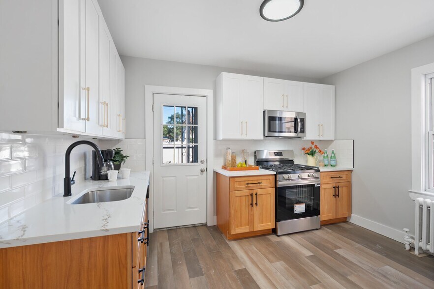 Building Photo - 895-901 Port Reading Ave