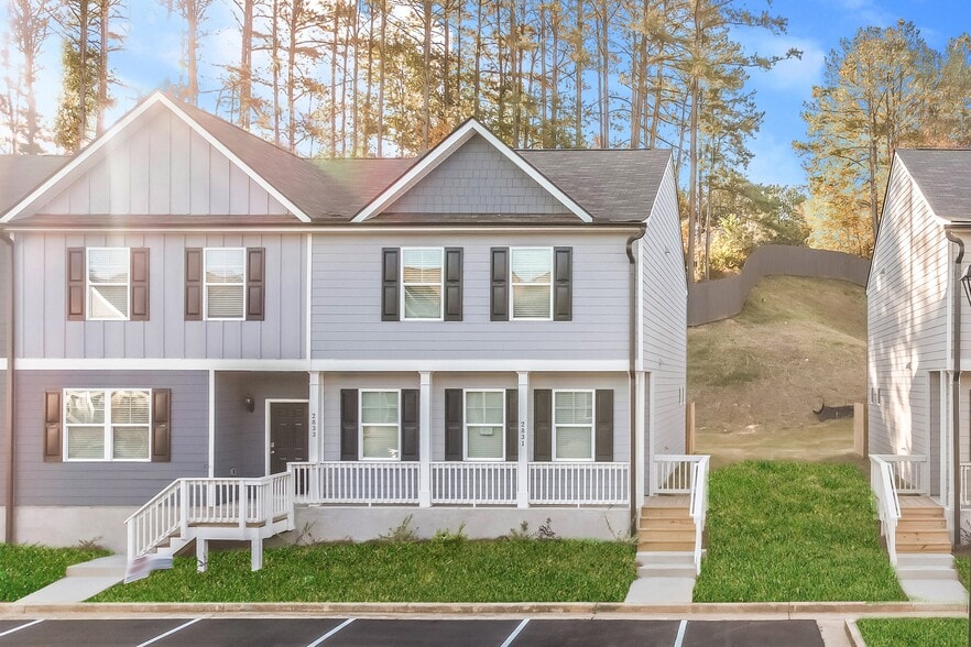 Building Photo - 2833 Saratoga Lake View