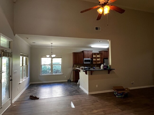 Building Photo - Fultondale/ Chapel Hill Sub-Division 4 BR / 2 Barhrooms / 2 car Garage