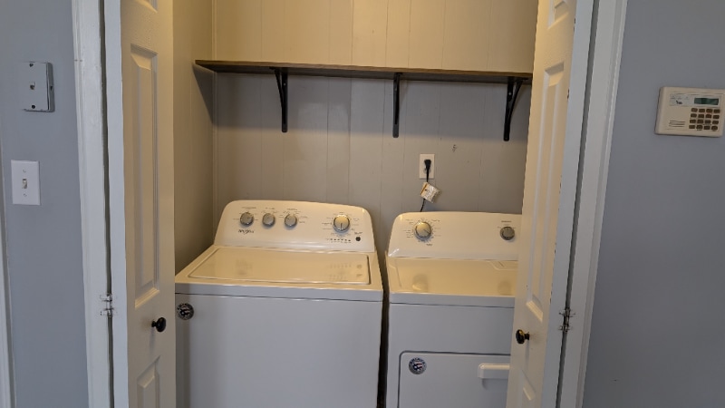 Building Photo - 502 E State Ave