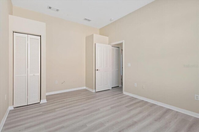 Building Photo - 700 Silk Oak Dr