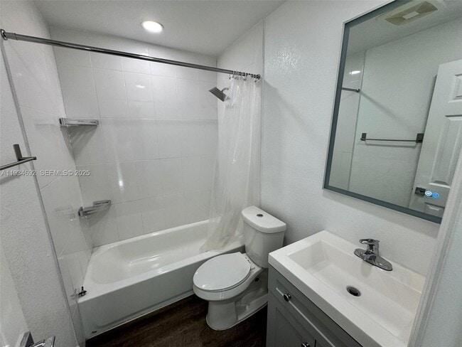 Building Photo - 100 SW 9th St