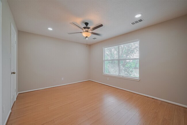 Building Photo - 1123 Horseshoe Dr