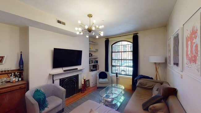 Primary Photo - 22 Dwight St