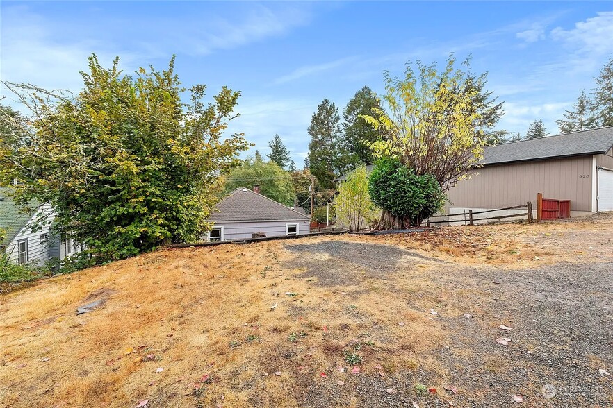 Building Photo - 916 Hull Ave