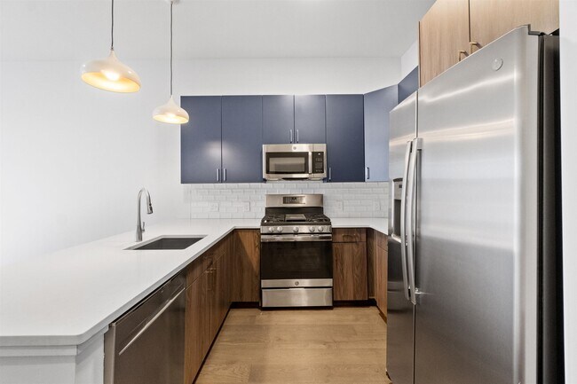 Building Photo - 250 Ave E