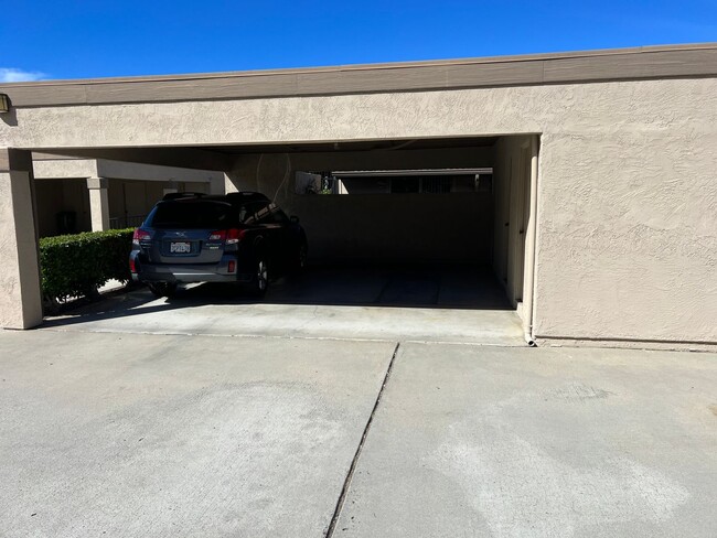 Building Photo - Oaks North Townhome with Views