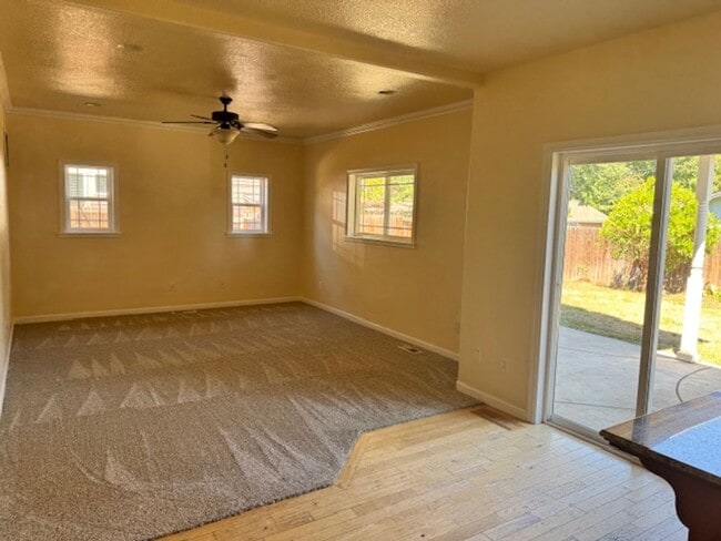 Building Photo - NEW TO MARKET/ LARGE 2 STORY HOME ON PRIVA...