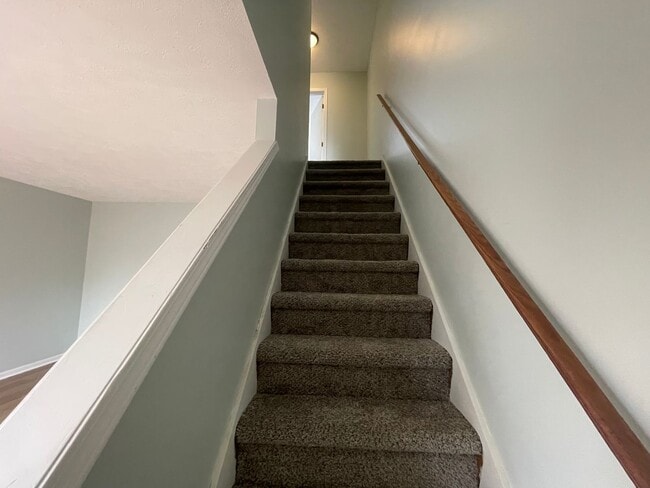 Building Photo - Two Bedroom Townhome with Central Air and ...
