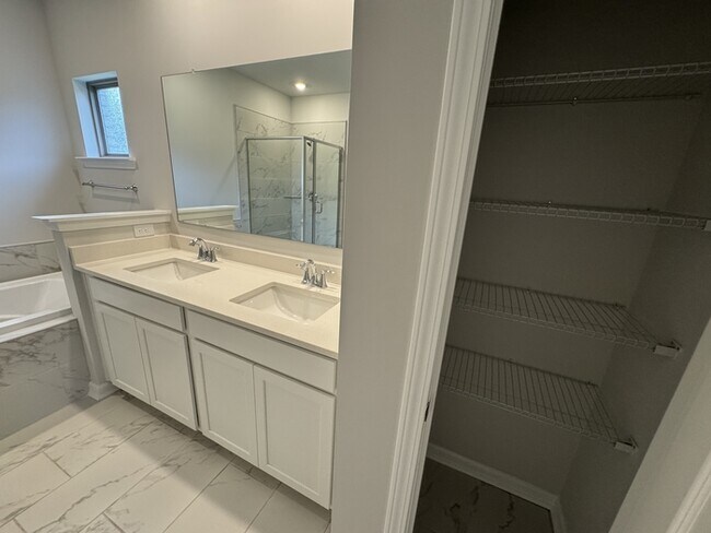 Building Photo - 229 Waylan Rdg Ln