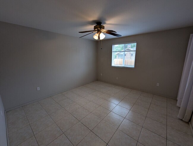 Building Photo - Spacious 6-Bedroom Home in Desirable Rocky...