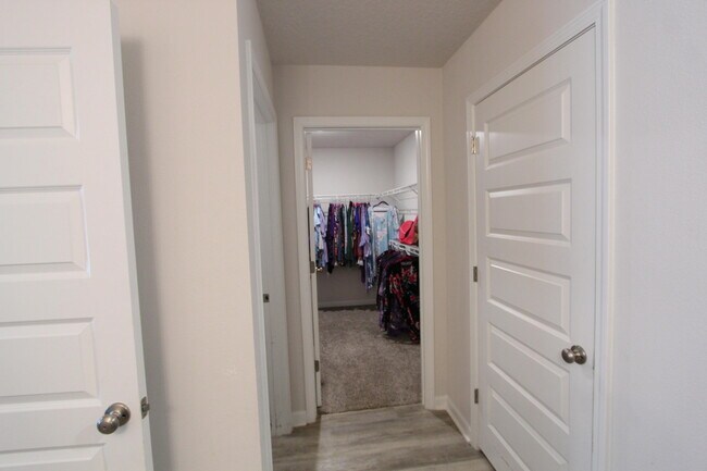 Building Photo - 5372 Wyndell Cir