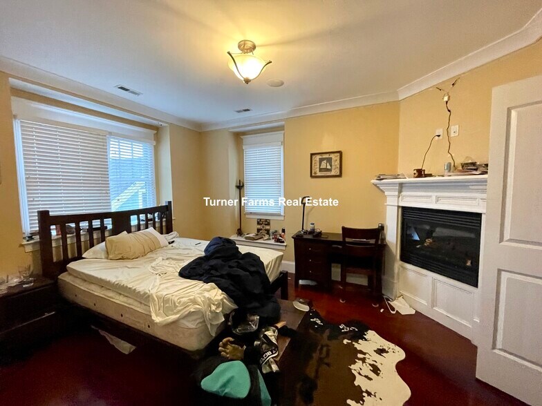 Building Photo - 15 Eldora St