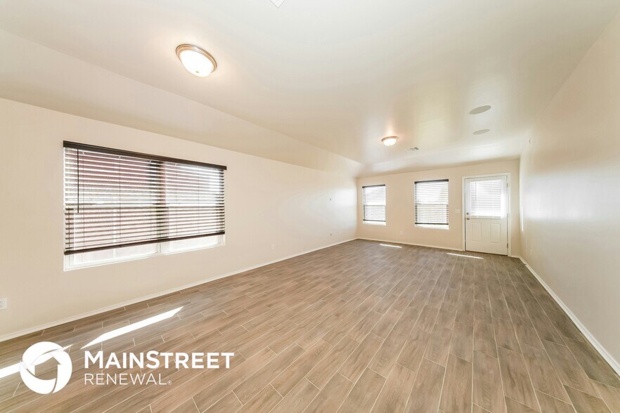 Building Photo - 10005 Blue Wing Trl