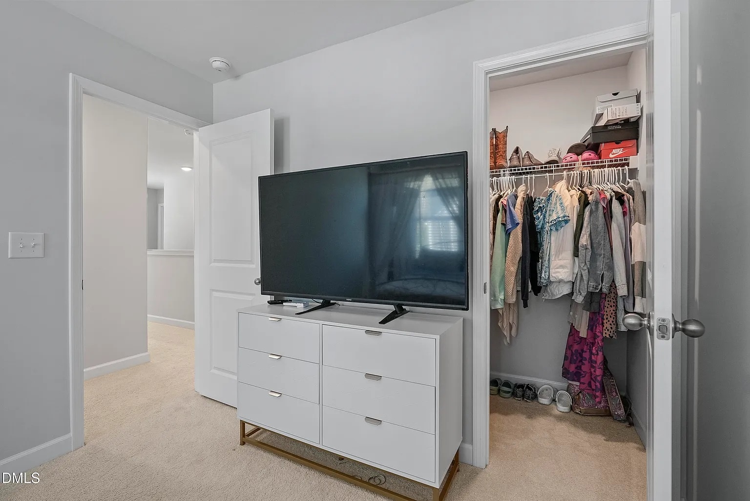Building Photo - Room in House on Longleaf Gln Ln