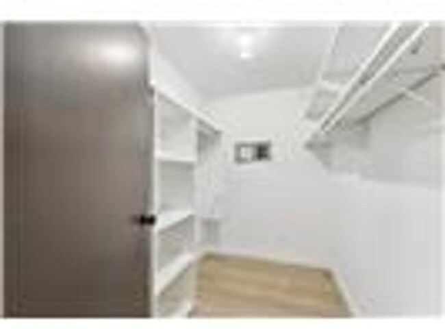 Building Photo - Newly Renovated 2br Condo in the Heather G...