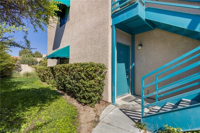 Building Photo - 2220 Pine Breeze Ln