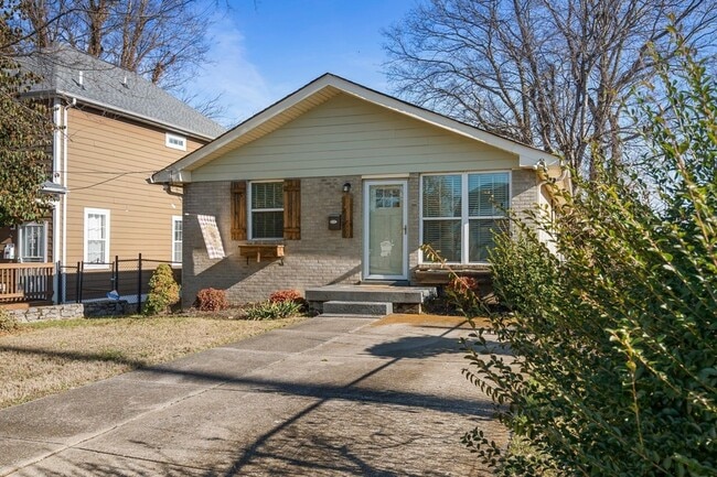 Building Photo - 1122 2nd Ave S