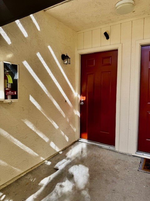 Building Photo - 5030 Valley Crest Dr