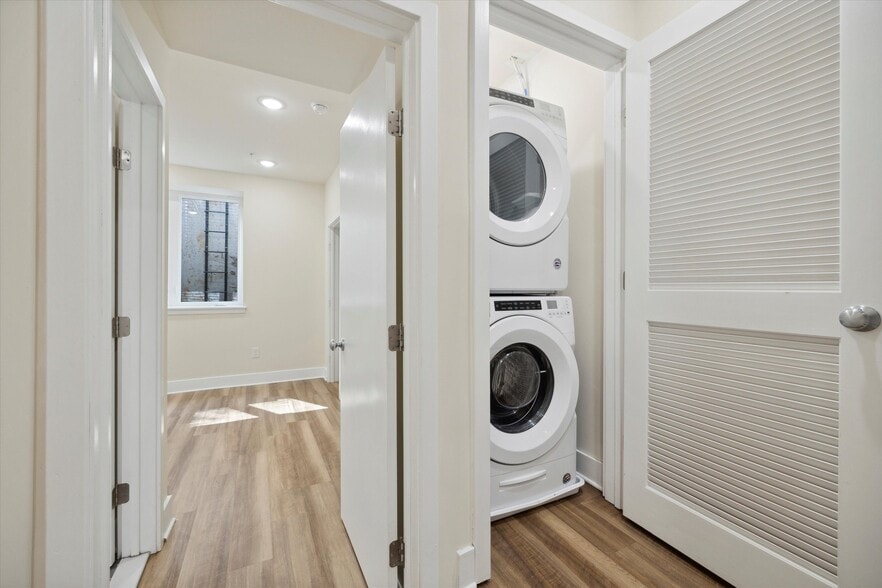 Building Photo - 1519 N Sydenham St