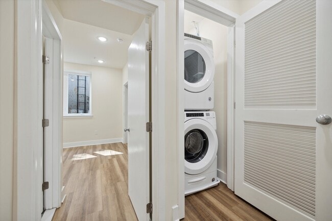 Building Photo - 1519 N Sydenham St