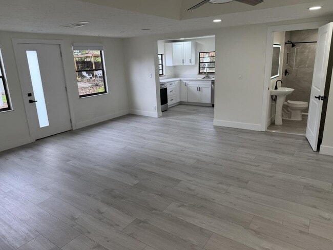 Building Photo - 539 Sunset Blvd