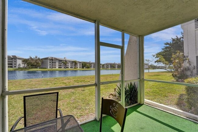 Building Photo - 9440 Poinciana Pl