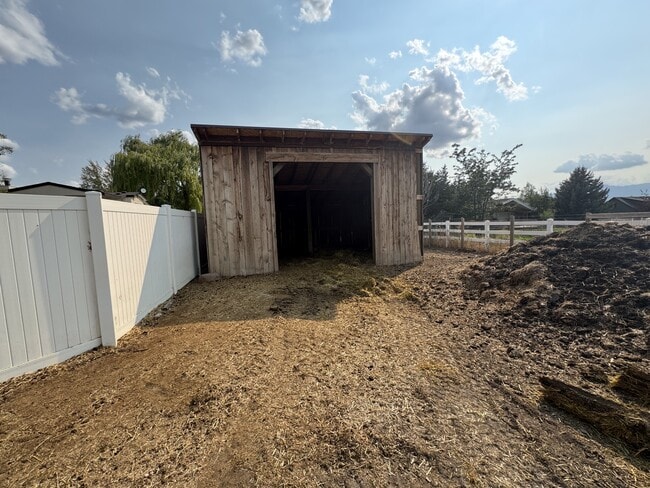 Building Photo - 3171 Horse Thief Dr