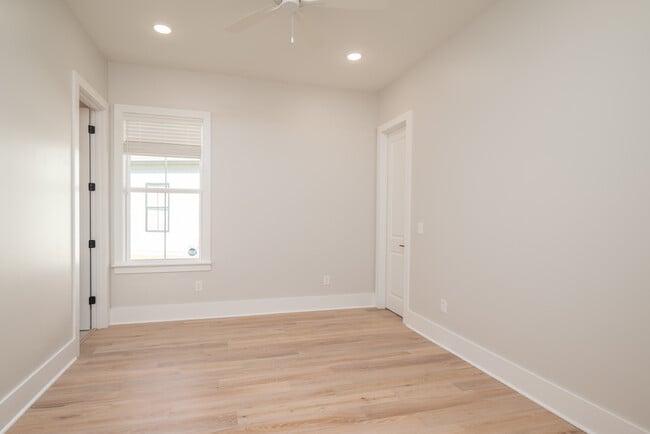 Building Photo - 55 Greystone Ct