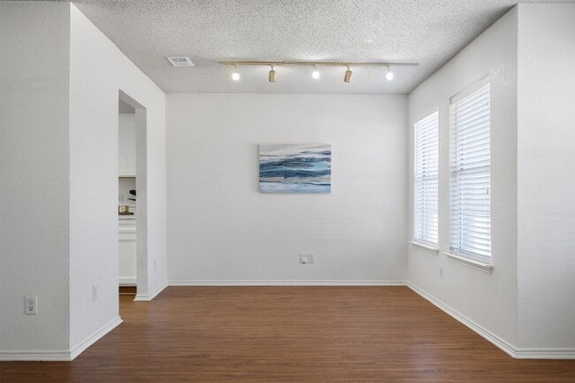 Building Photo - 324 Nita Ln