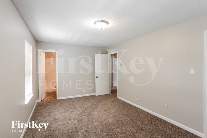 Building Photo - 522 Nelson Dr