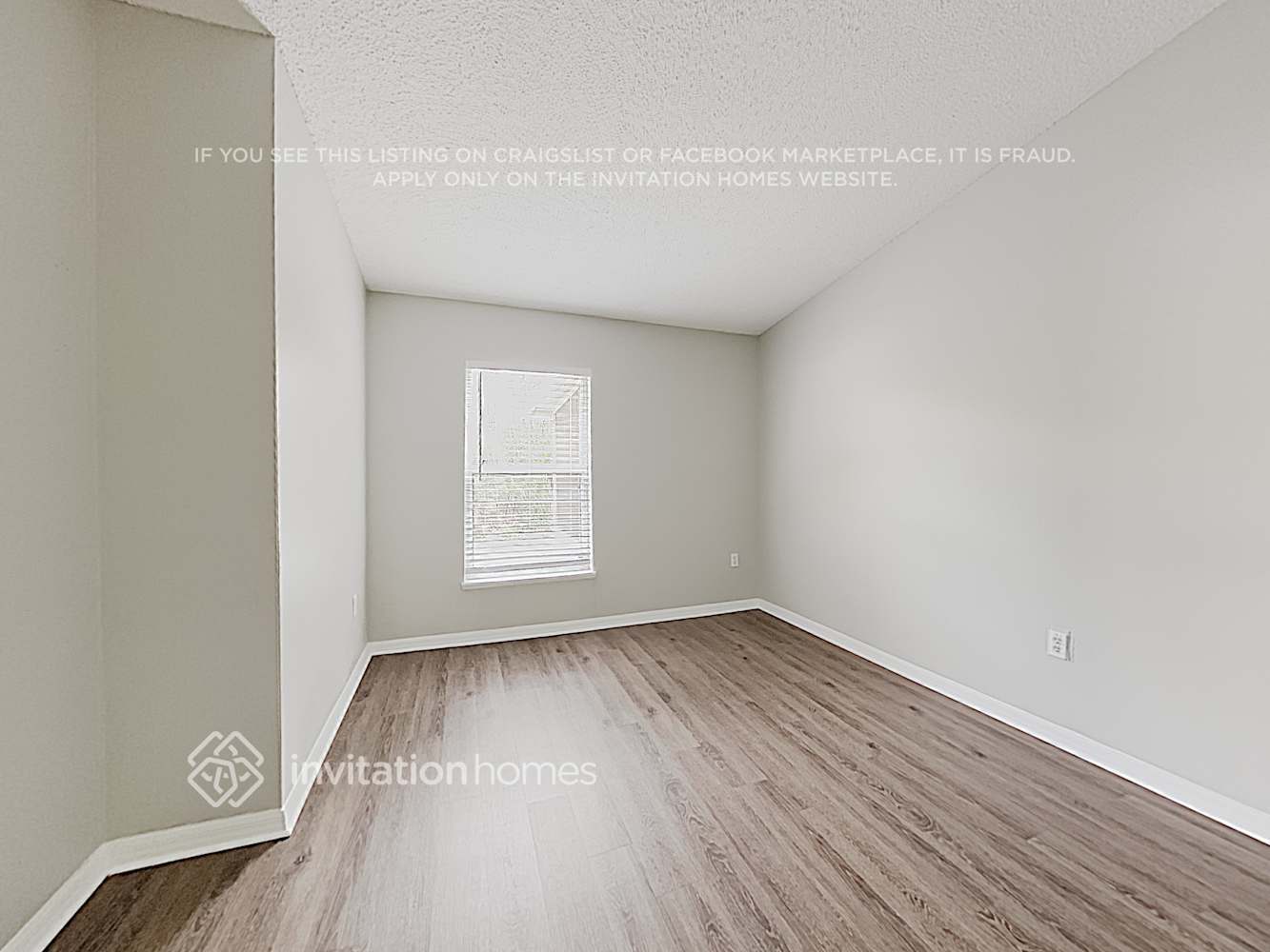 Building Photo - 3260 Erskine Dr