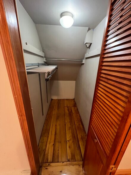 Building Photo - 44 Tuttle St