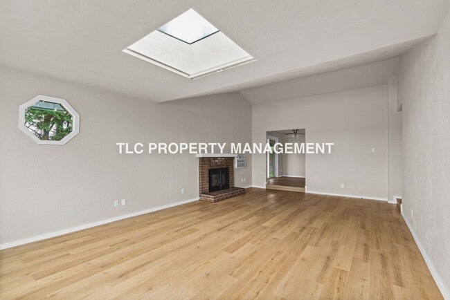 Building Photo - 2082 Ohio St