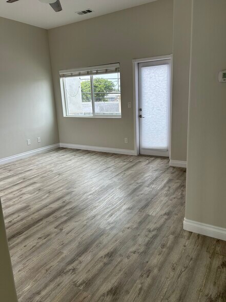 Building Photo - 164 Elm Ave