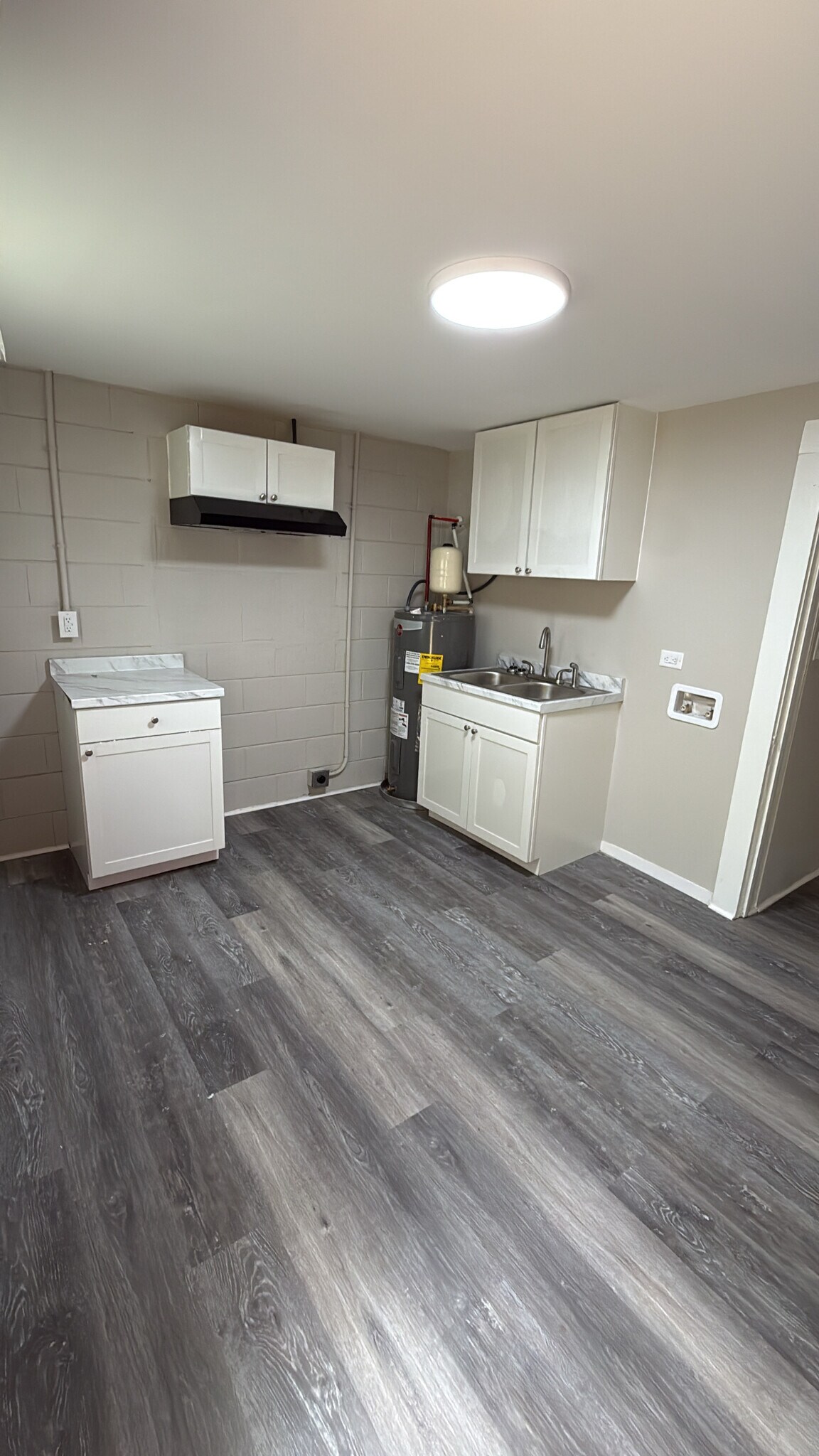 Building Photo - 410 Midway St