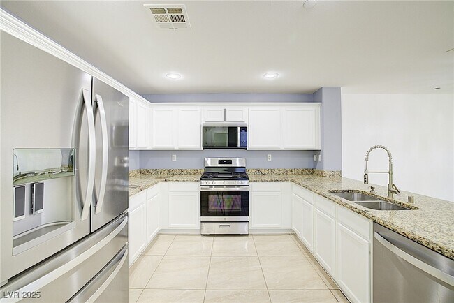 Building Photo - 2120 Waterlily View St