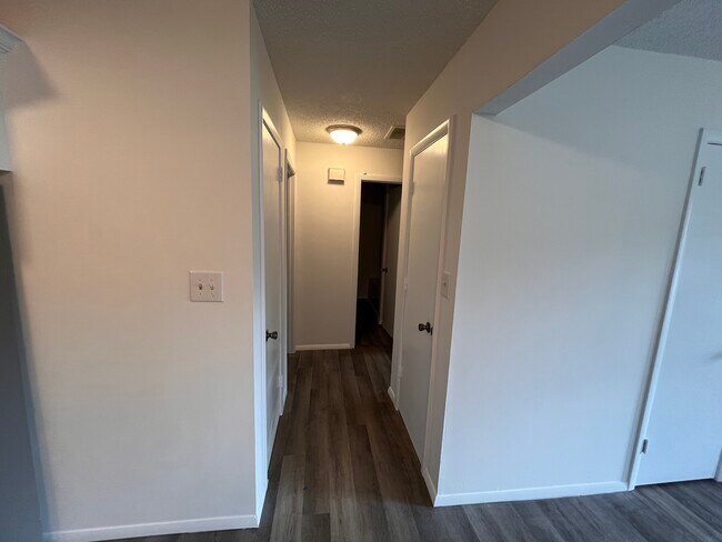 Building Photo - 1309 W Thoman St