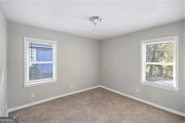 Building Photo - 2077 Rosewood Rd