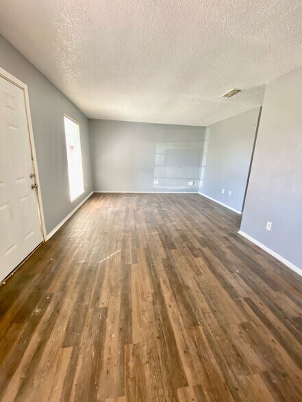 Building Photo - 1924 16th St