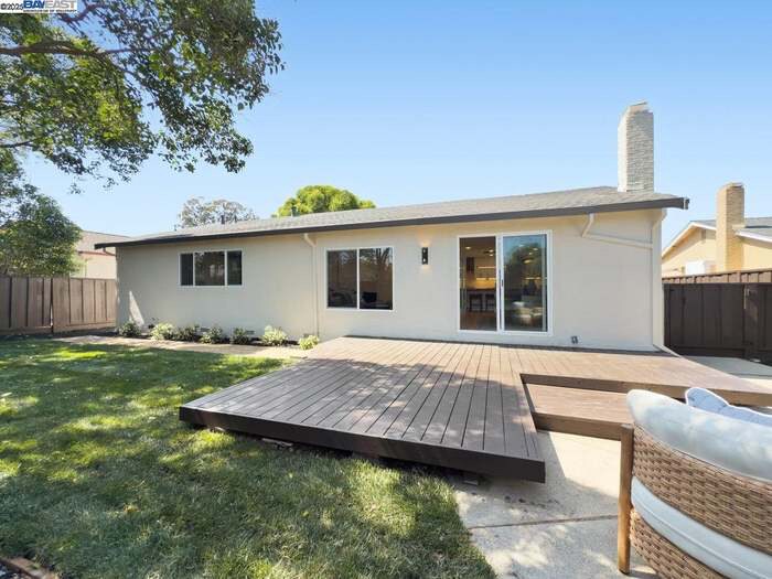 Building Photo - 6196 Inglewood Dr