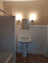 Building Photo - 1552 Lewis St